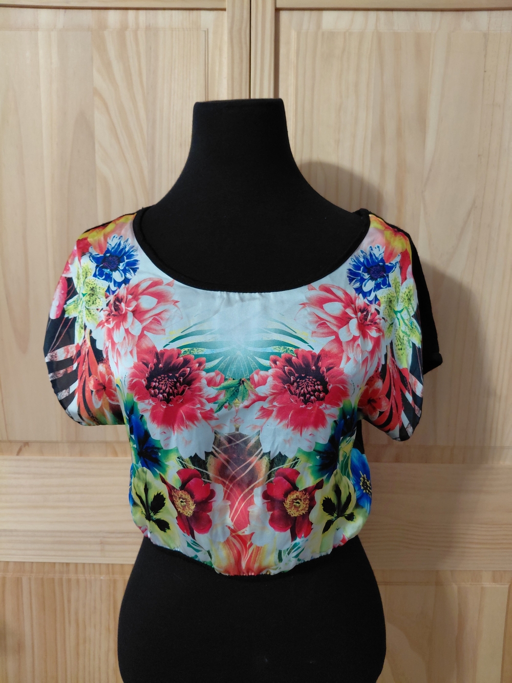 Multicolor Floral Scoop Neck Blouse with Black Sleeves